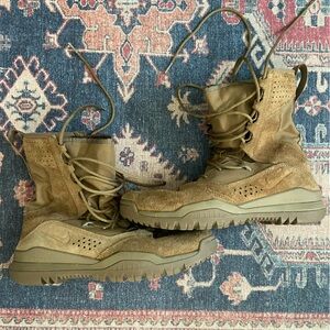 Nike Men's SFB Field 2 8" Leather Tactical Boots Coyote Tan Size 9.5.